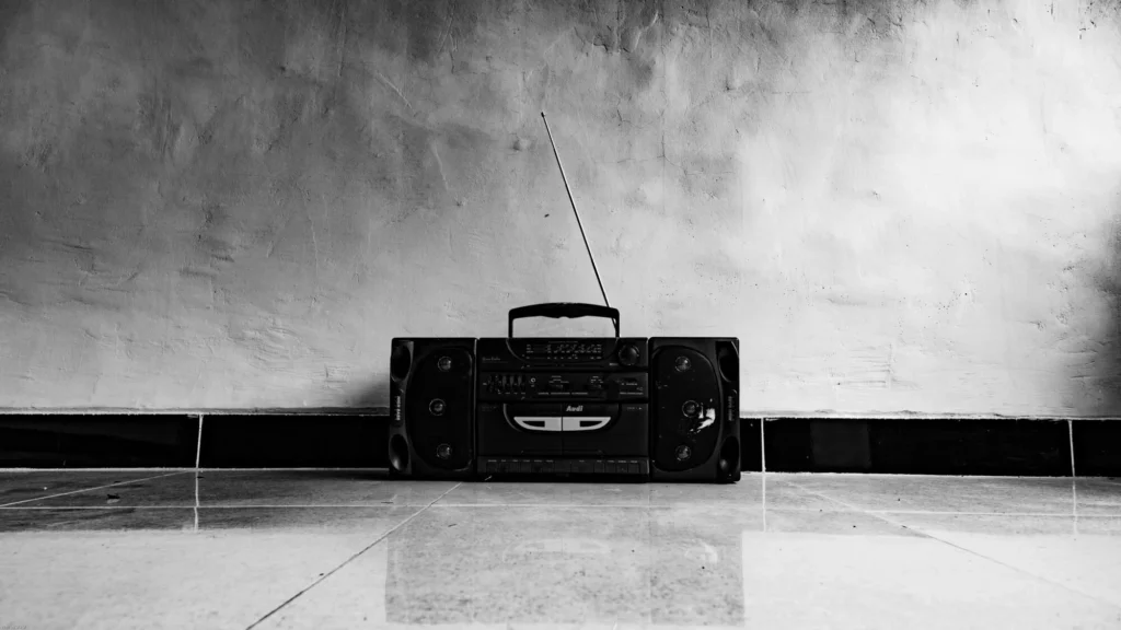 Scène urbaine associée à une émission musicale