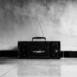 Scène urbaine associée à une émission musicale